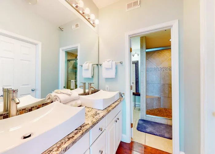 Holiday home Remodeled Beachfront W Multiple Pools Hot Tubs & Gym *
