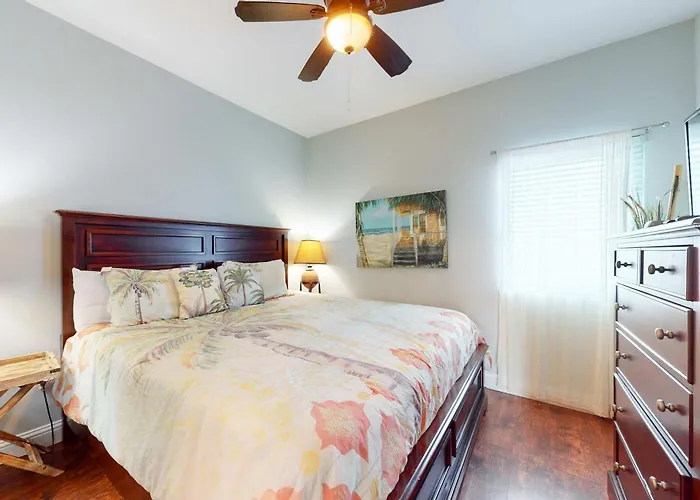 Remodeled Beachfront W Multiple Pools Hot Tubs & Gym *